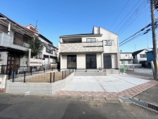 現地外観！南道路で陽当り良好！