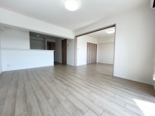 LDK約15畳と洋室約6.4畳