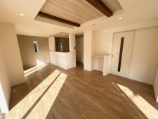 リビングダイニング約１８畳！